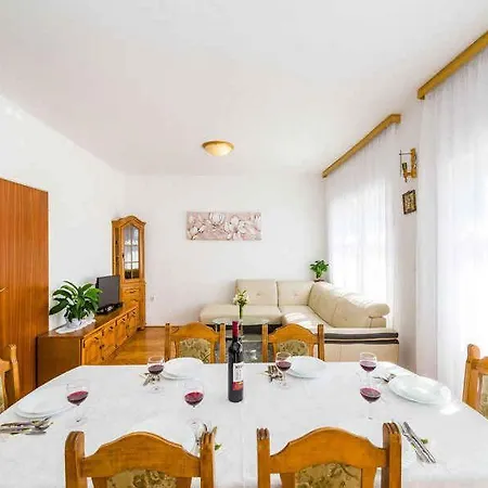 In 33303 بيت للعطل